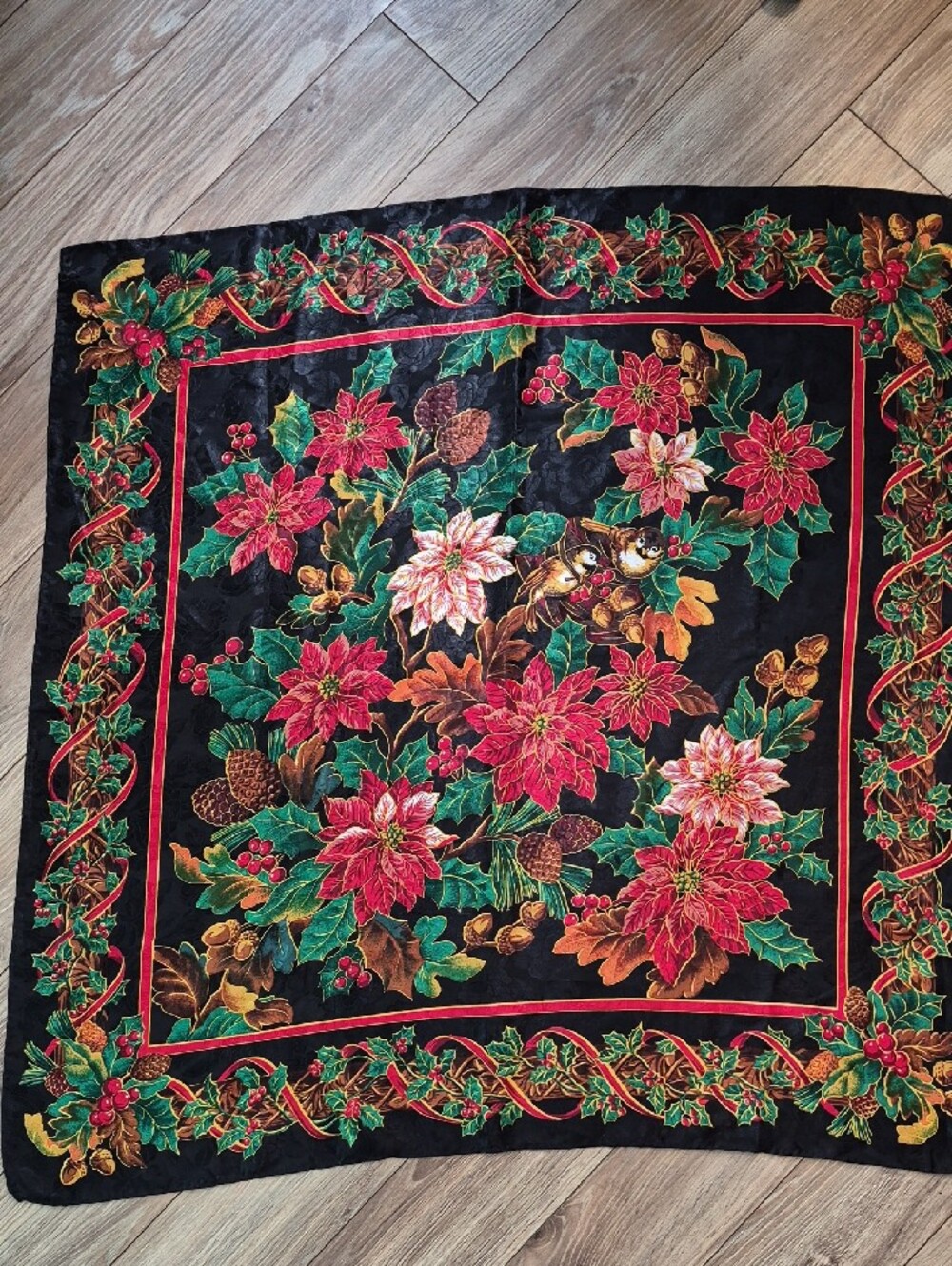 1980s VINTAGE: Holiday Poinsettia Scarf - Black with Red & Green - Picture 2 of 6